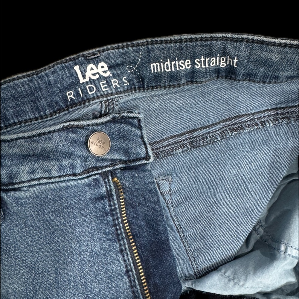 Lee jeans midrise Street size 12. Midrise straight leg.
